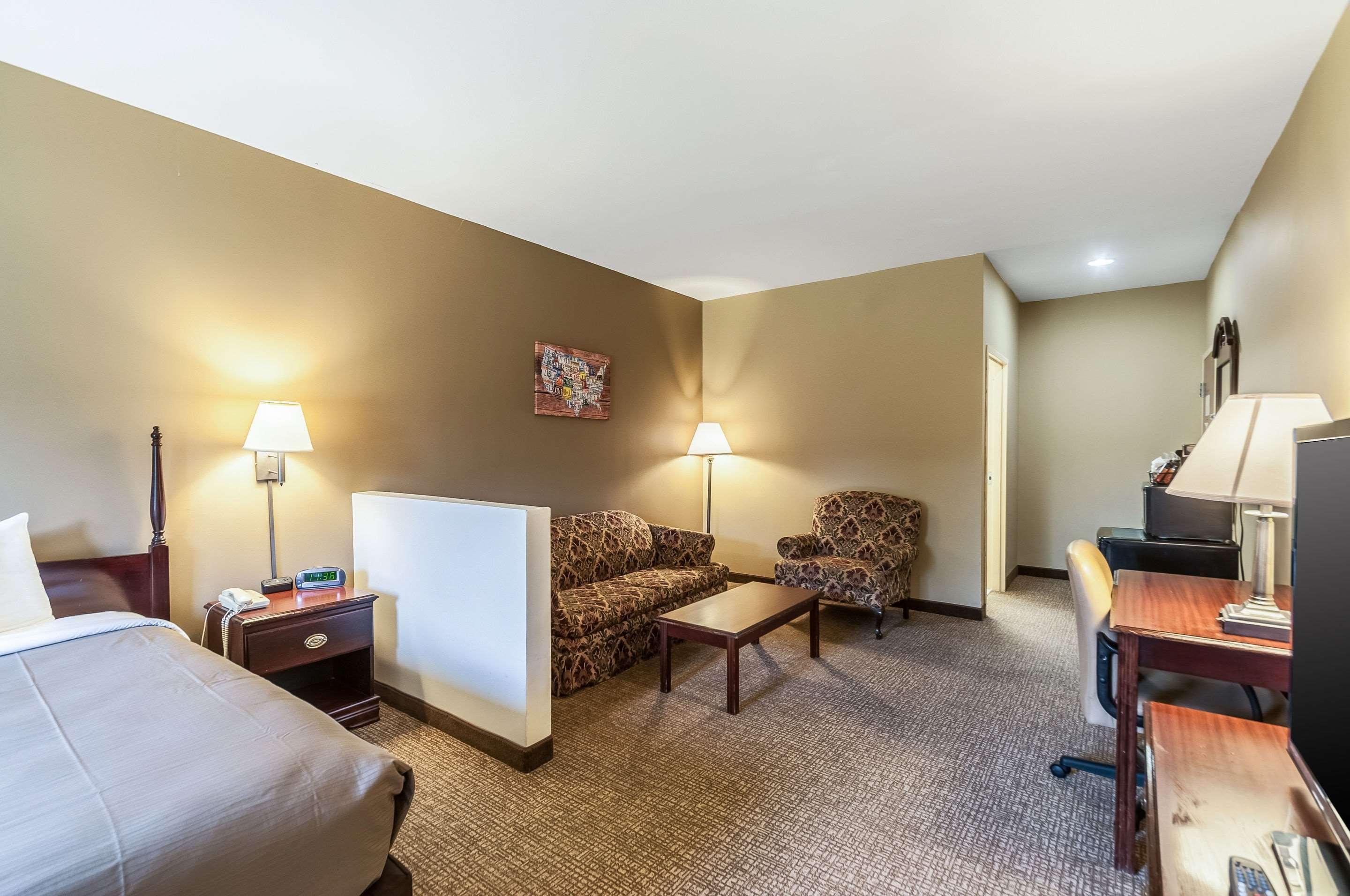 Econo Lodge Inn & Suites Middletown Exterior photo