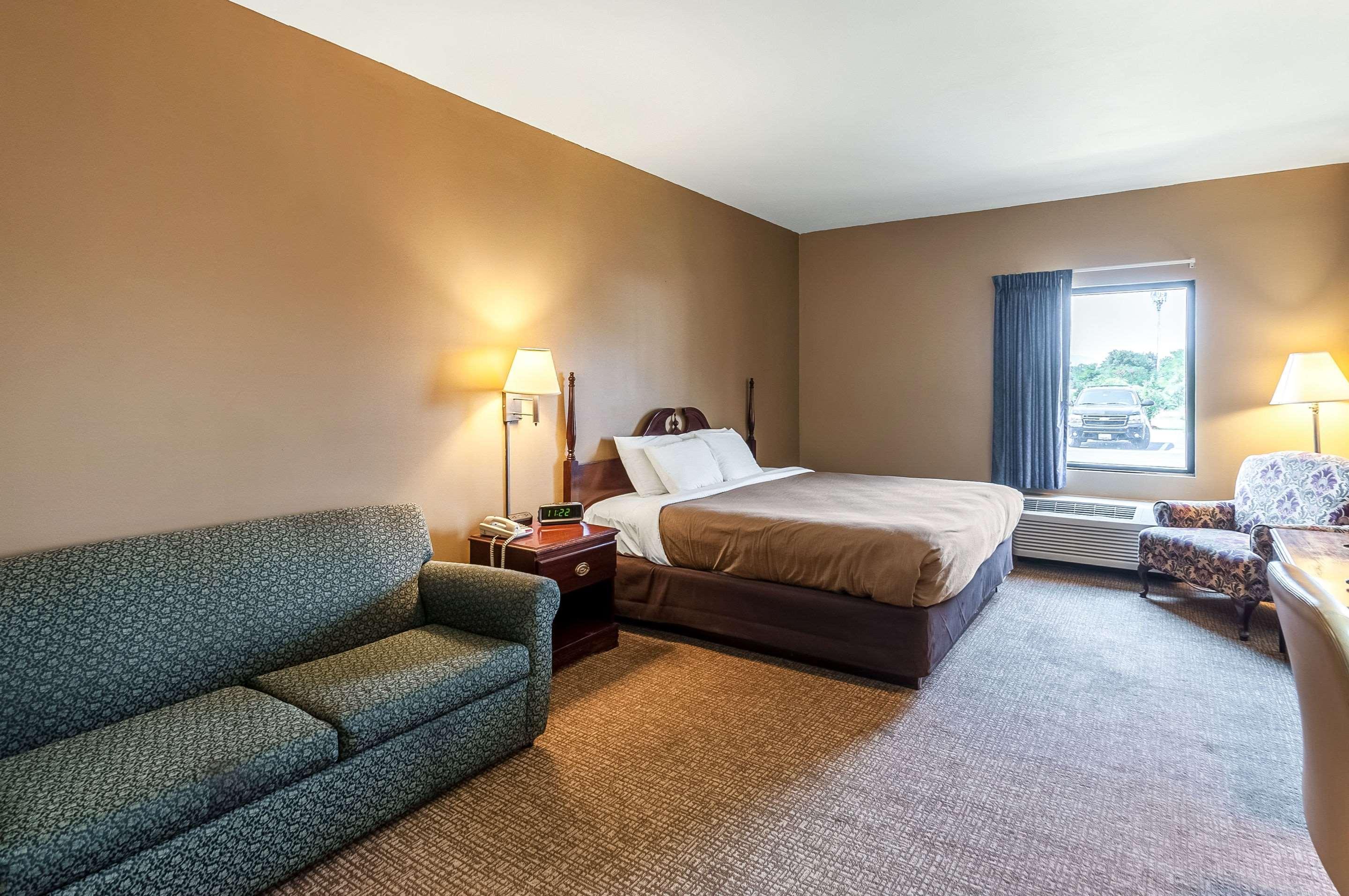 Econo Lodge Inn & Suites Middletown Exterior photo